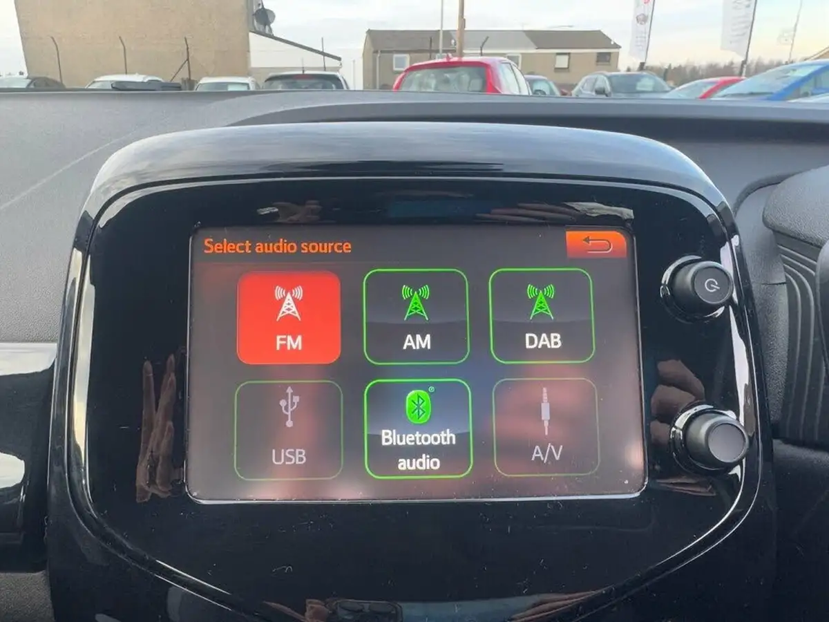 2015-toyota-aygo-10-vvt-i-x-clusiv-5d-x-shift-big-20