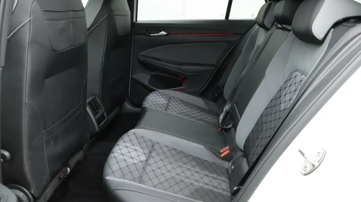 2022-volkswagen-golf-15-tsi-r-line-150ps-hatchback-big-16