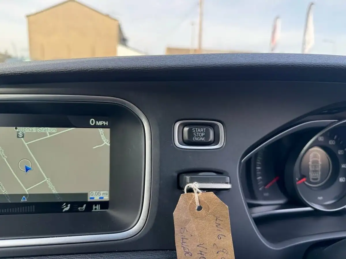 2016-volvo-v40-20td-d2-se-lux-nav-geartronic-big-22