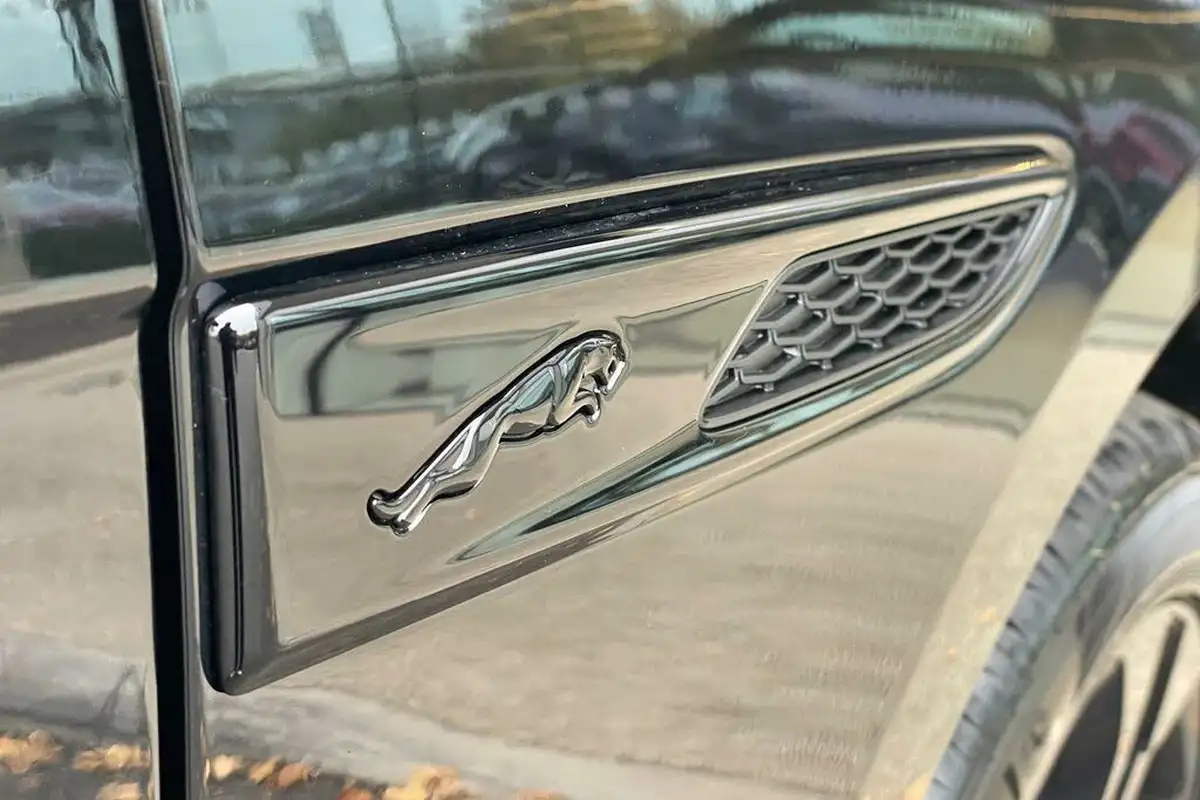 2024-jaguar-f-pace-20-d200-r-dynamic-hse-black-90th-anniversary-edition-big-57