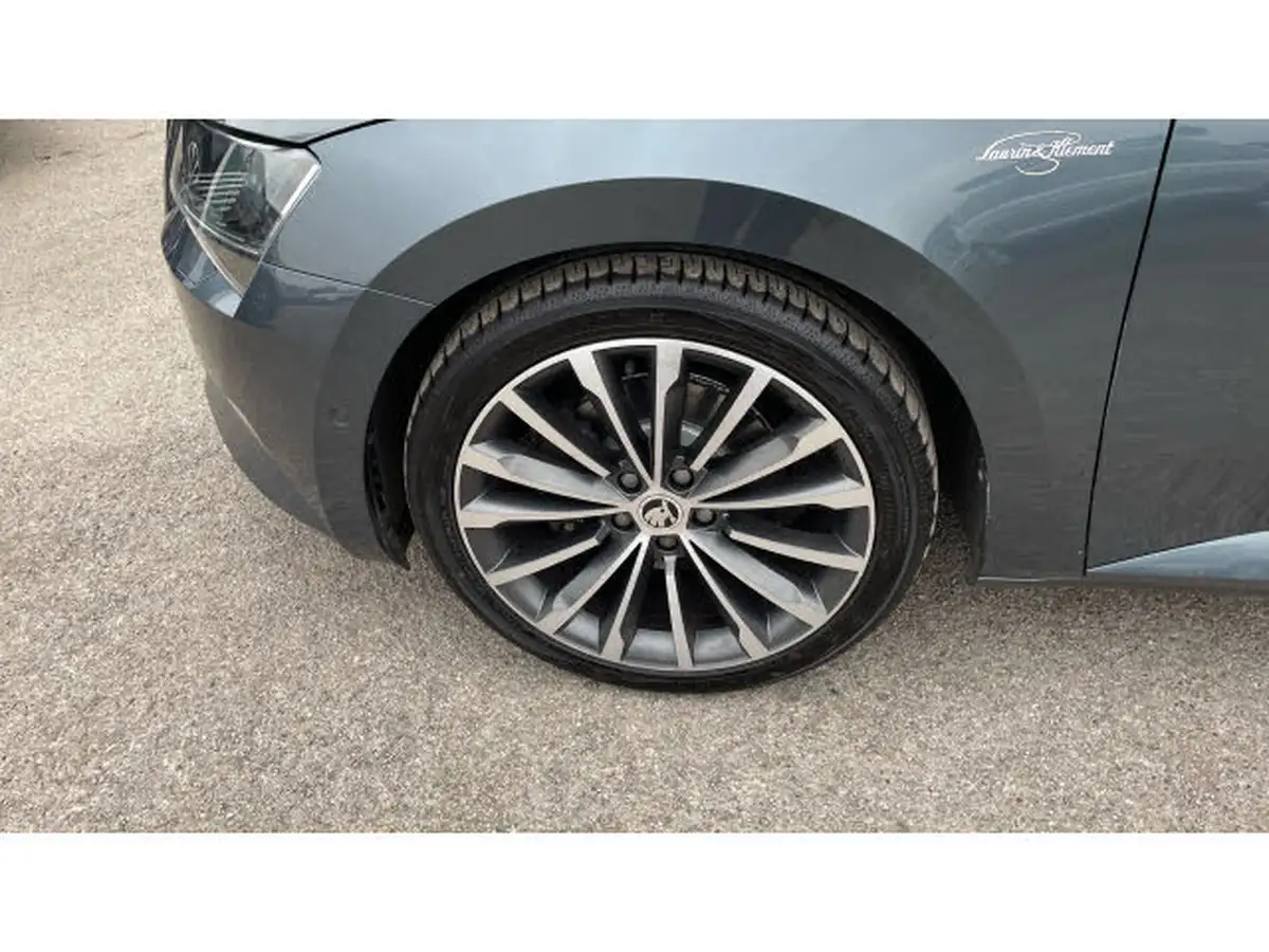 2016-skoda-superb-20tdi-scr-laurin-klement-190ps-4x4-hatchback-dsg-big-41