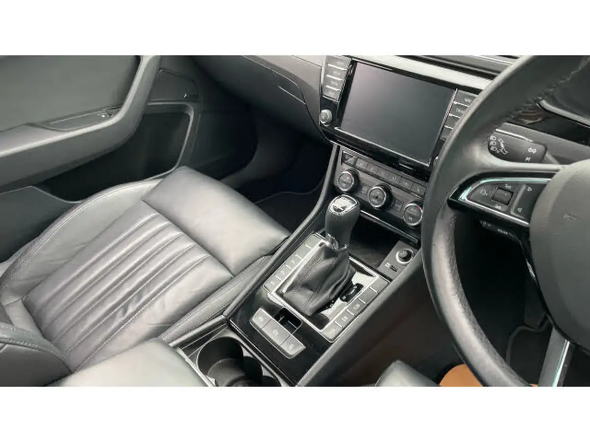 2016-skoda-superb-20tdi-scr-laurin-klement-190ps-4x4-hatchback-dsg-big-13