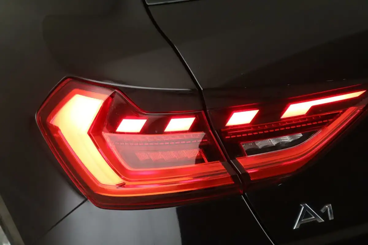 2022-audi-a1-10-30-tfsi-s-line-tronic-big-8