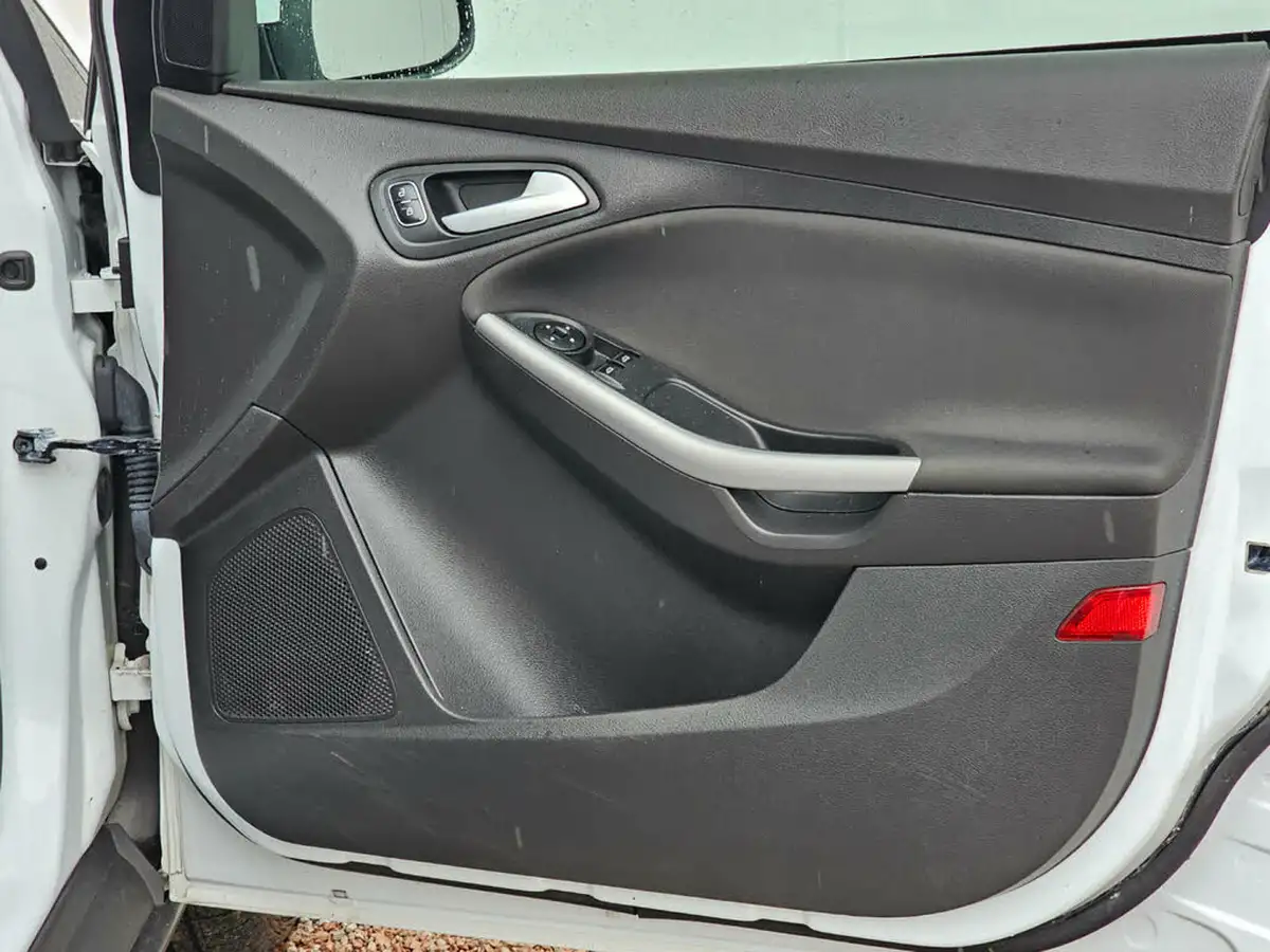 2016-ford-focus-10t-zetec-125ps-hatchback-big-19