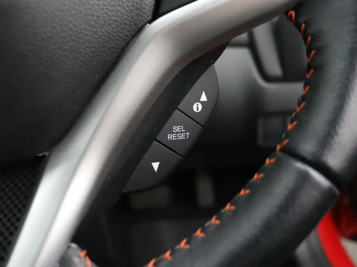 2019-honda-jazz-15-i-vtec-sport-navi-cvt-big-33