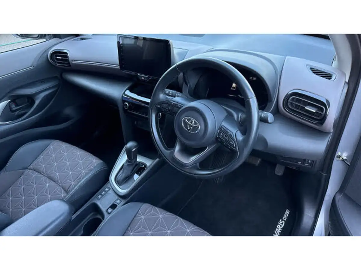 2022-toyota-yaris-cross-15-vvt-i-excel-big-10