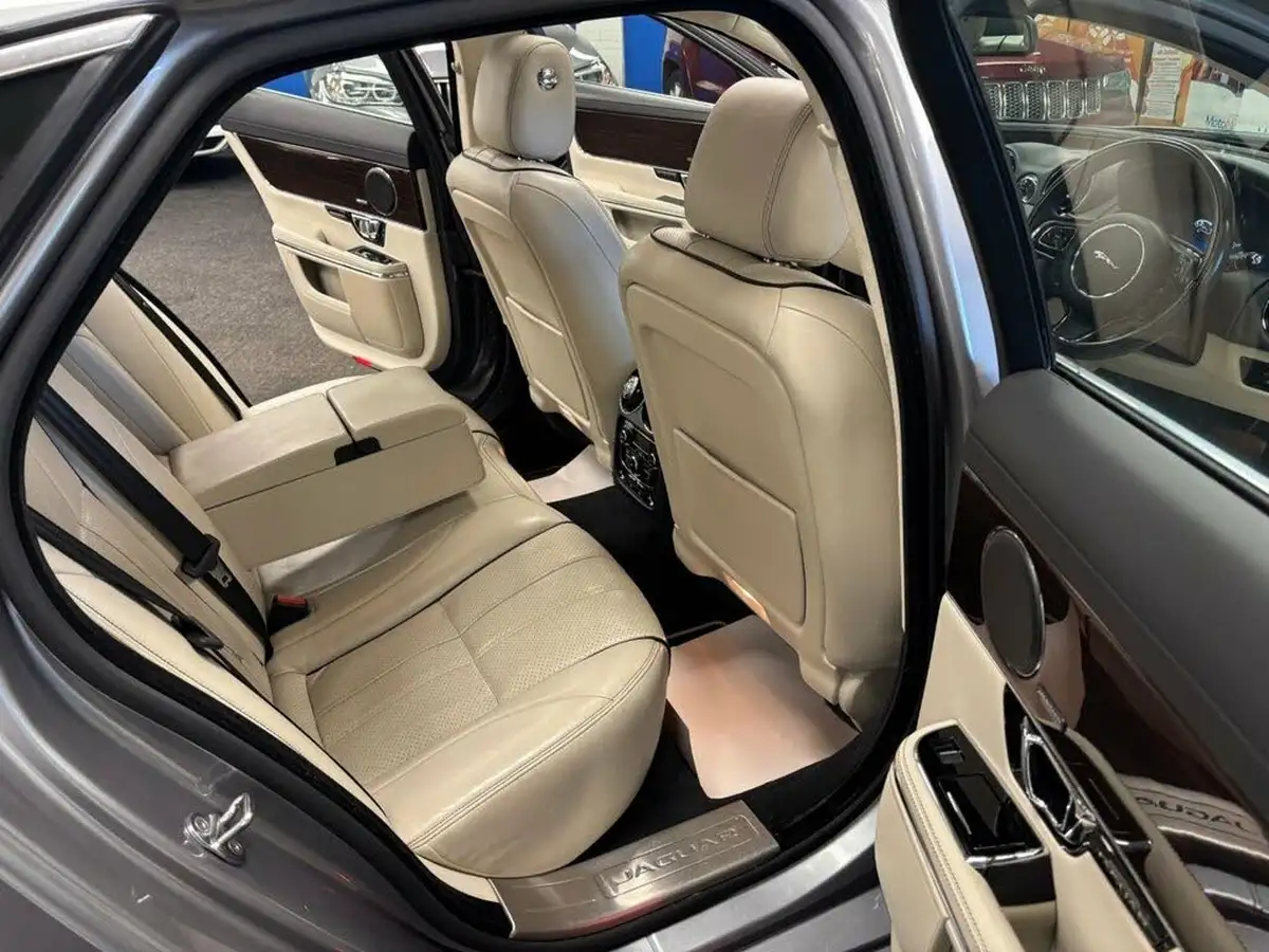 2014-jaguar-xj-series-30td-xj-portfolio-swb-auto-big-29