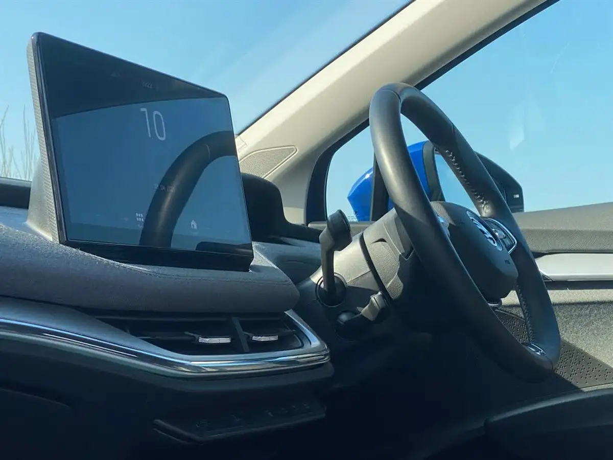 2023-skoda-enyaq-e-60-big-37