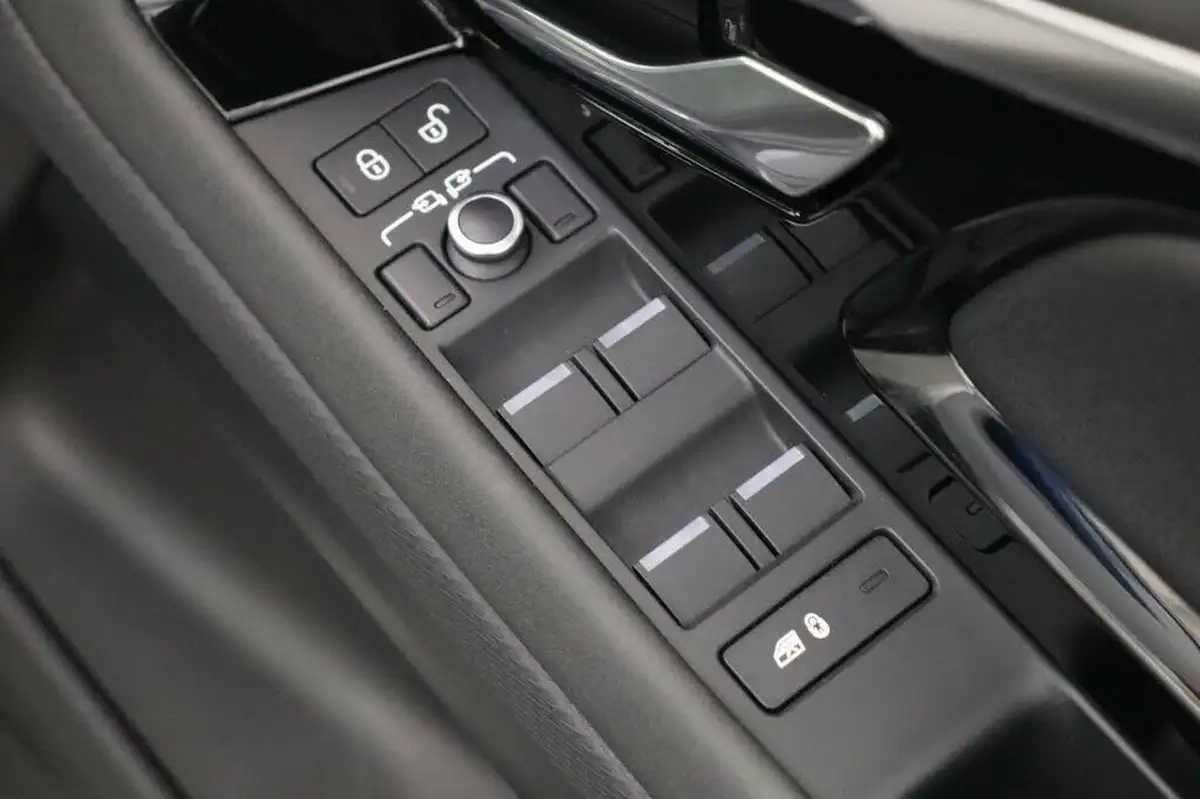 2020-land-rover-range-rover-evoque-20-d150-s-big-19