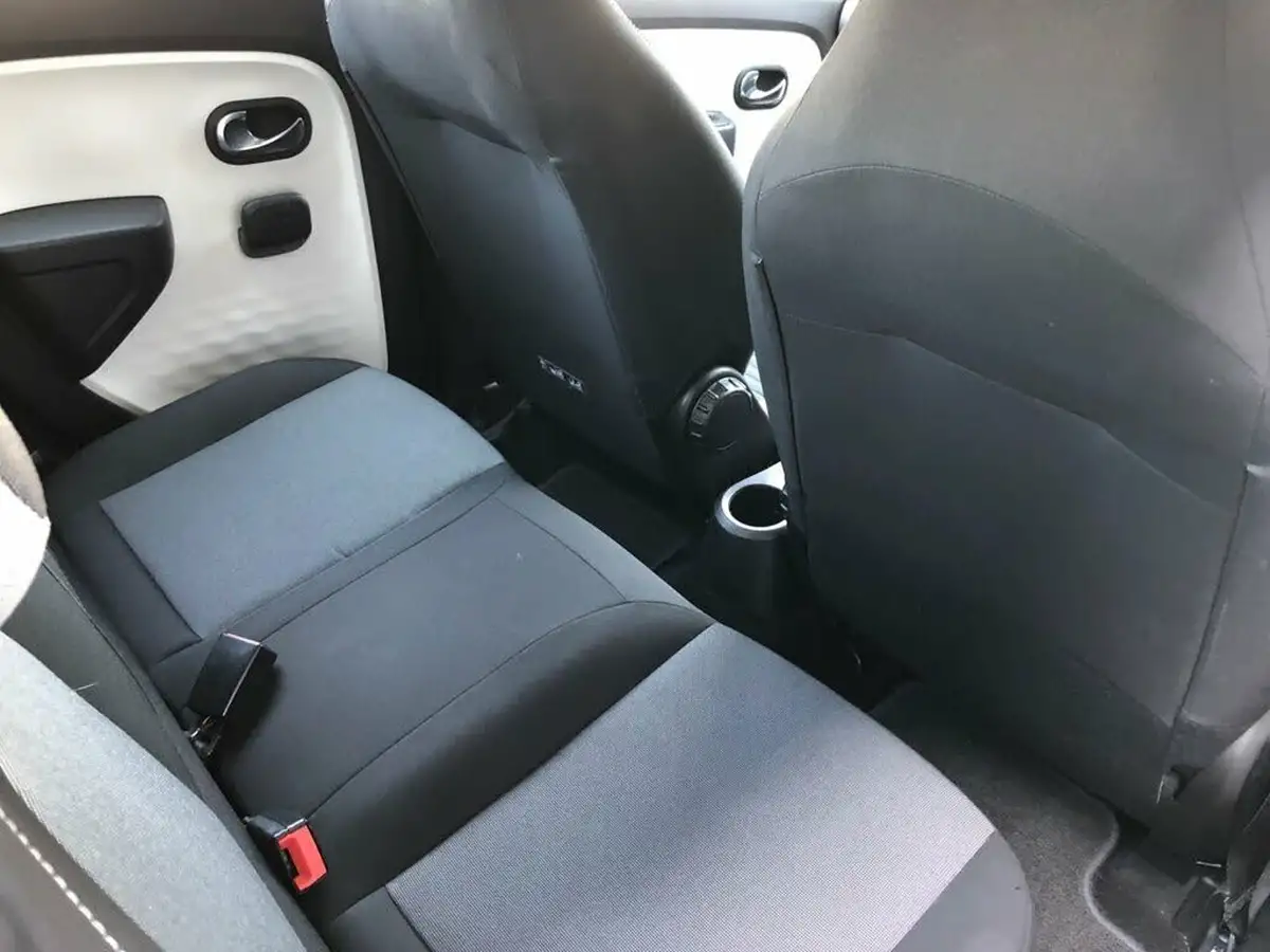 2015-renault-twingo-10-play-big-15