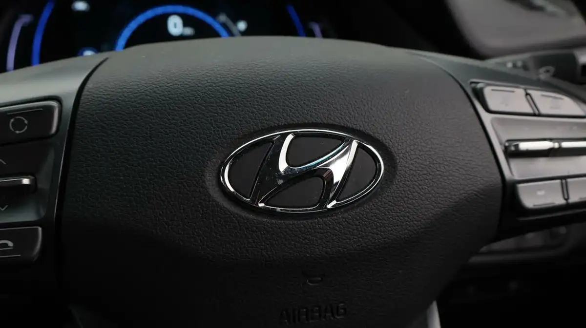 2021-hyundai-ioniq-e-premium-electric-100kw-big-21