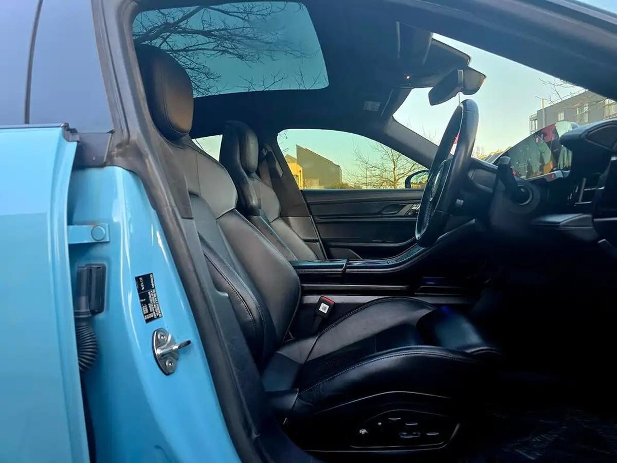 2020-porsche-taycan-e-turbo-big-39
