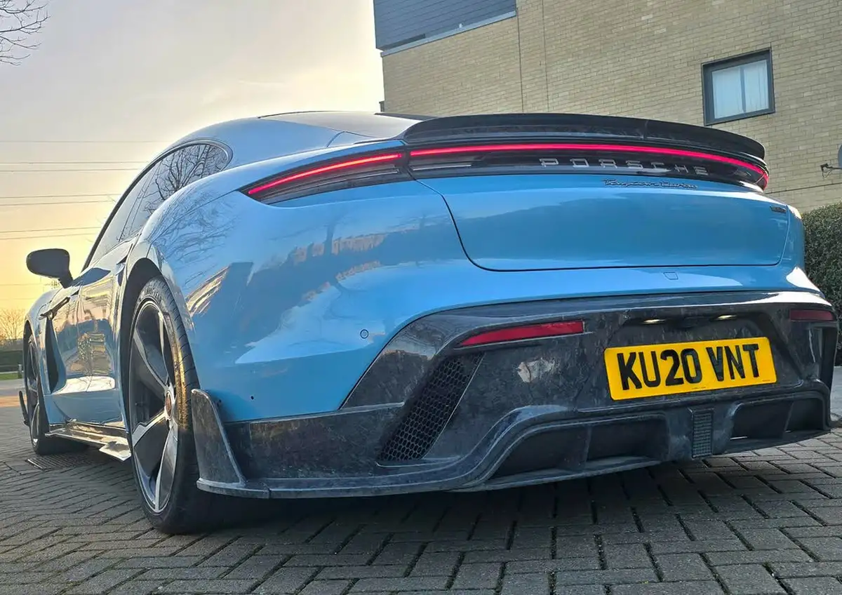 2020-porsche-taycan-e-turbo-big-15
