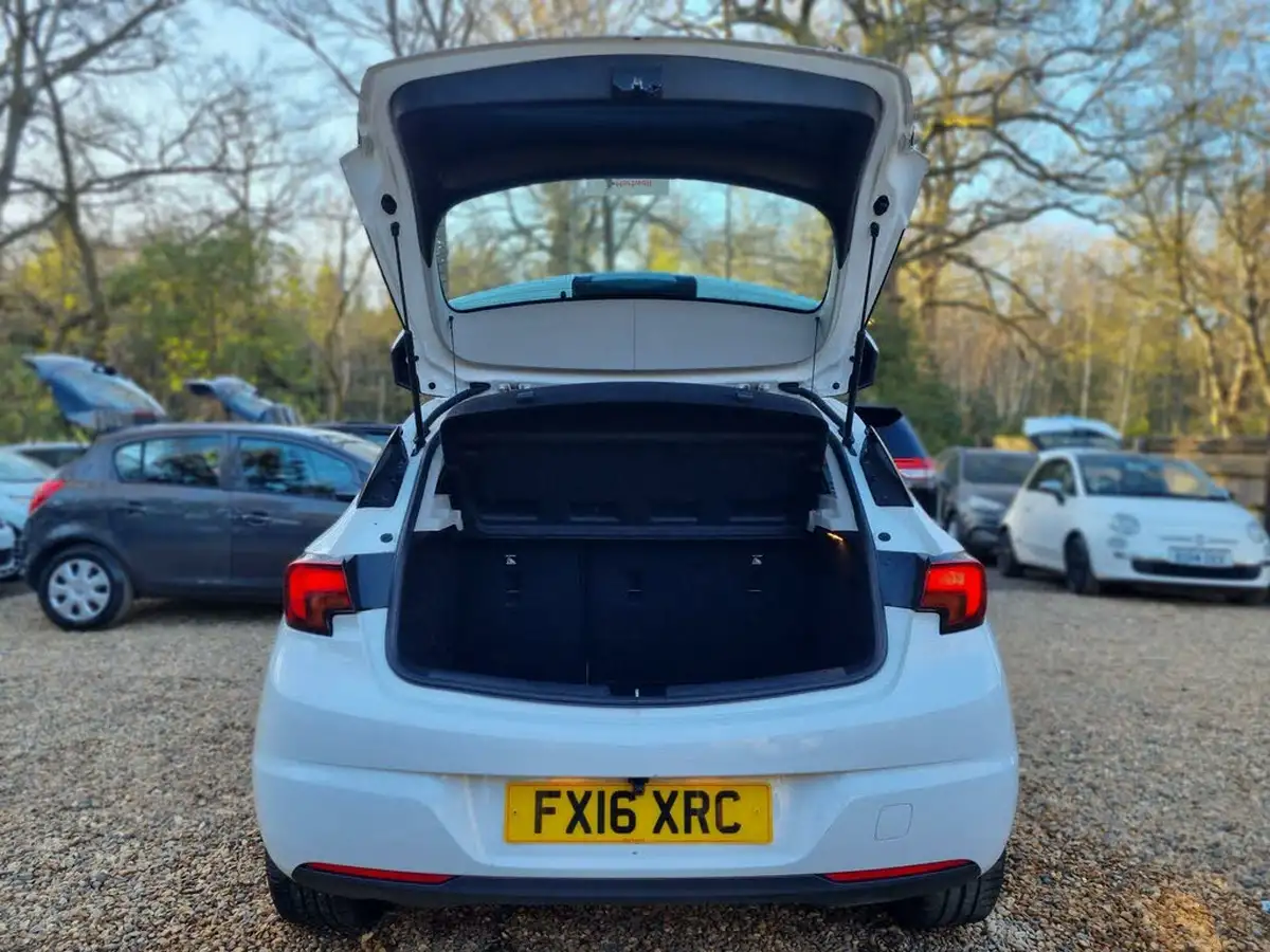 2016-vauxhall-astra-16cdti-design-110ps-ecoflex-ss-hatchback-big-42