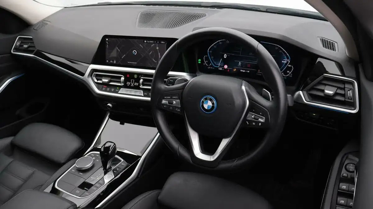 2022-bmw-3-series-20-330e-sport-pro-saloon-4d-big-9