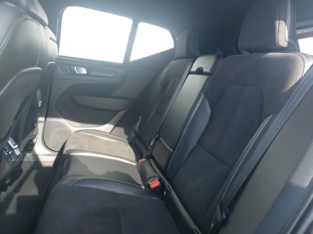 2020-volvo-xc40-15-t3-r-design-big-5
