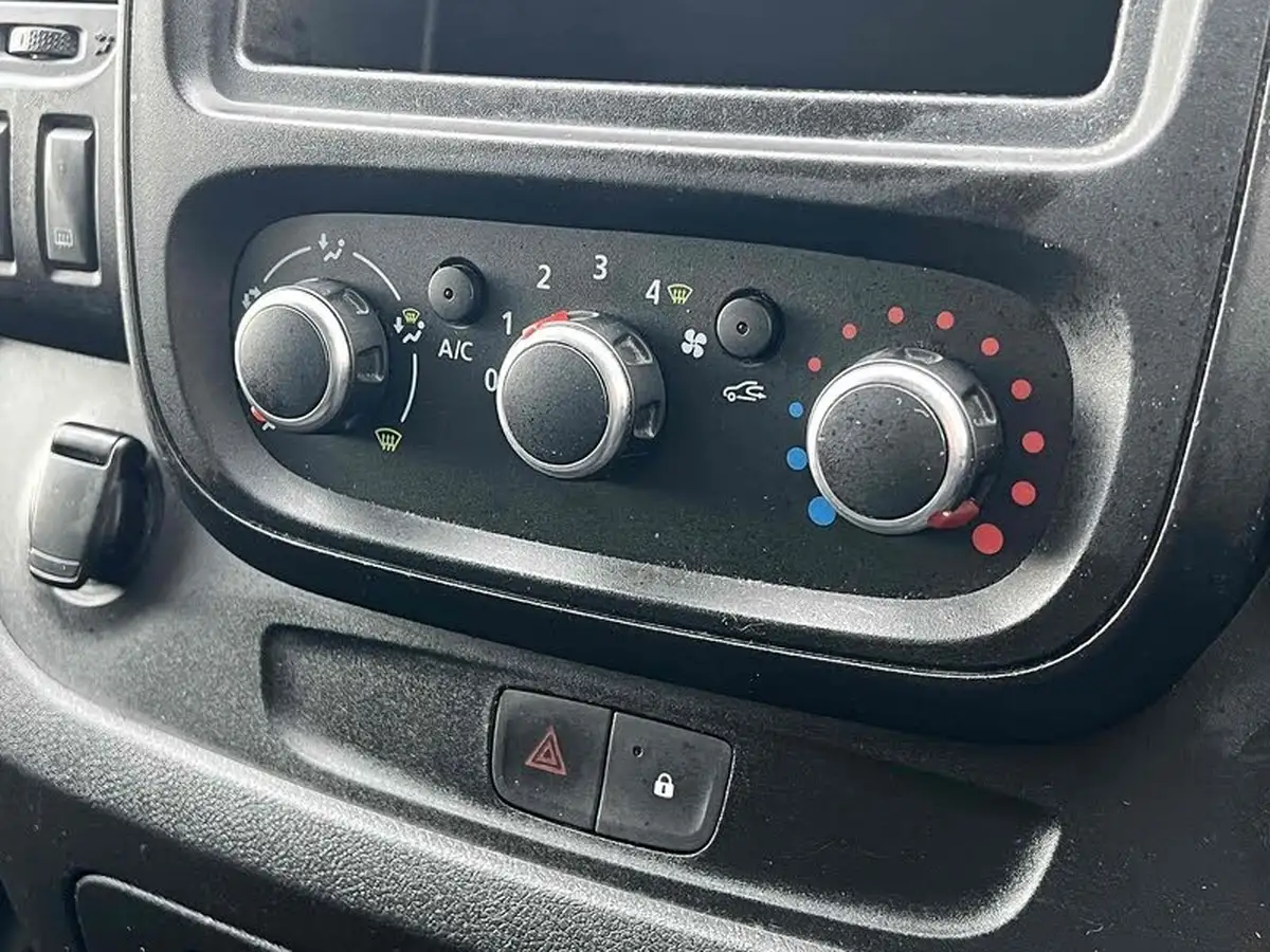 2021-renault-trafic-20dci-ll30-energy-120-business-panel-big-28