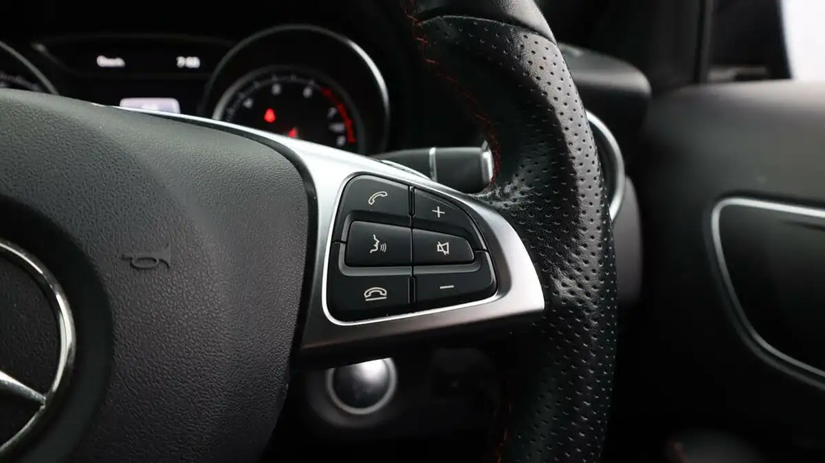 2020-mercedes-benz-gla-class-16-gla-180-amg-line-edition-7g-dct-big-25