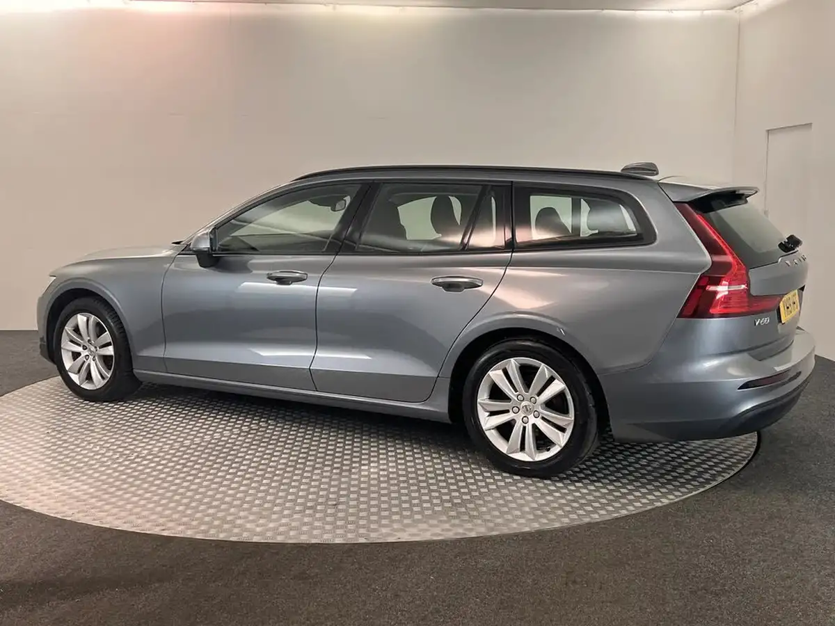 2019-volvo-v60-20td-d3-momentum-big-12