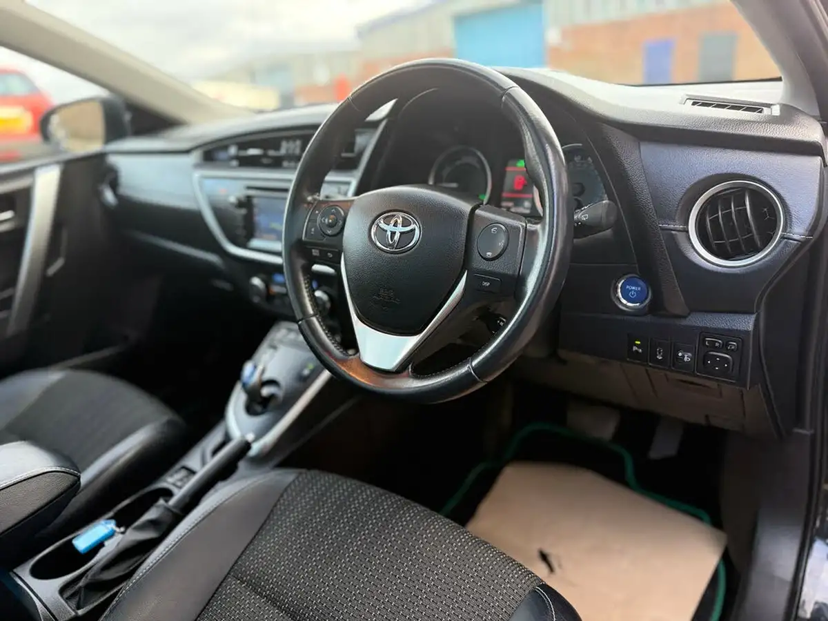 2015-toyota-auris-18-vvt-i-hsd-excel-hatchback-e-cvt-big-11