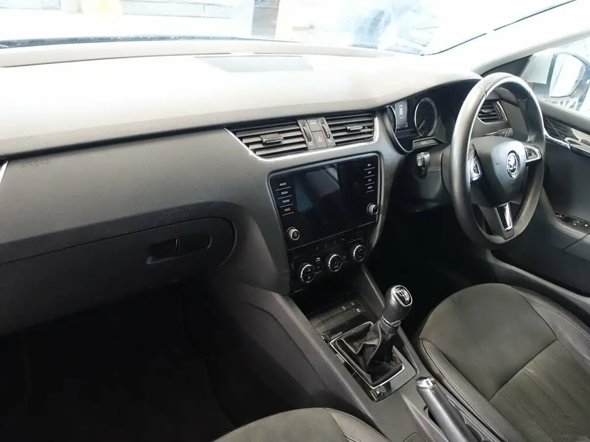 2019-skoda-octavia-16tdi-se-l-estate-big-10