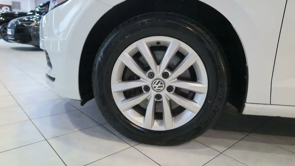 2017-volkswagen-touran-12-tsi-se-big-13