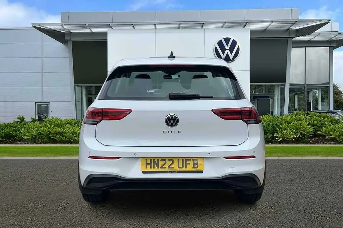 2022-volkswagen-golf-15-tsi-life-130ps-hatchback-big-8