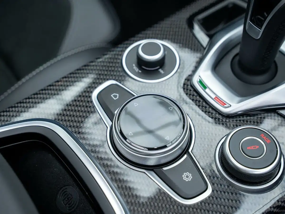 2021-alfa-romeo-stelvio-29-biturbo-quadrifoglio-big-29