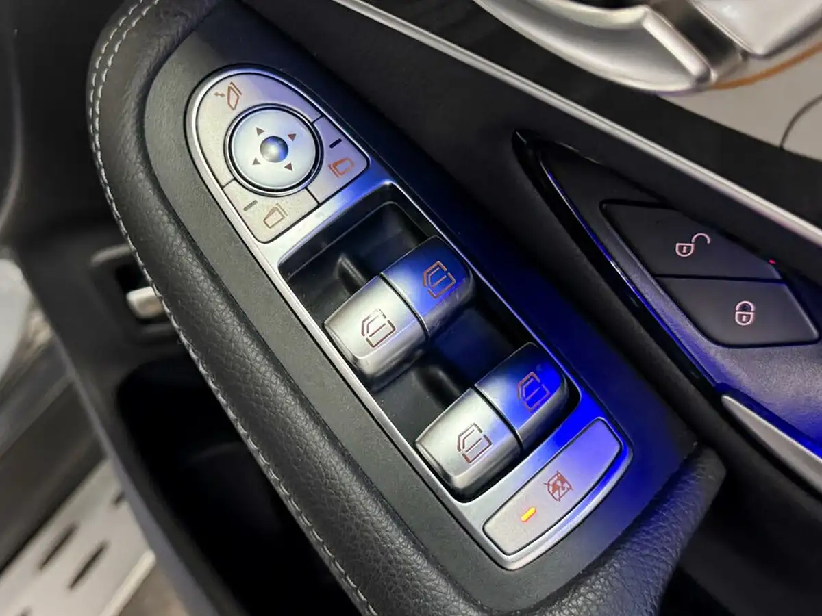 2020-mercedes-benz-glc-class-20d-glc300d-amg-line-premium-plus-station-wagon-5d-big-20