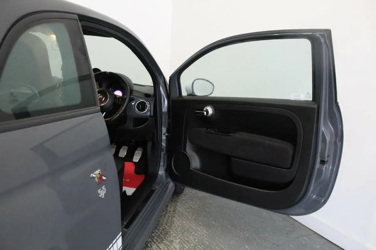 2016-abarth-595-14-tjet-big-15
