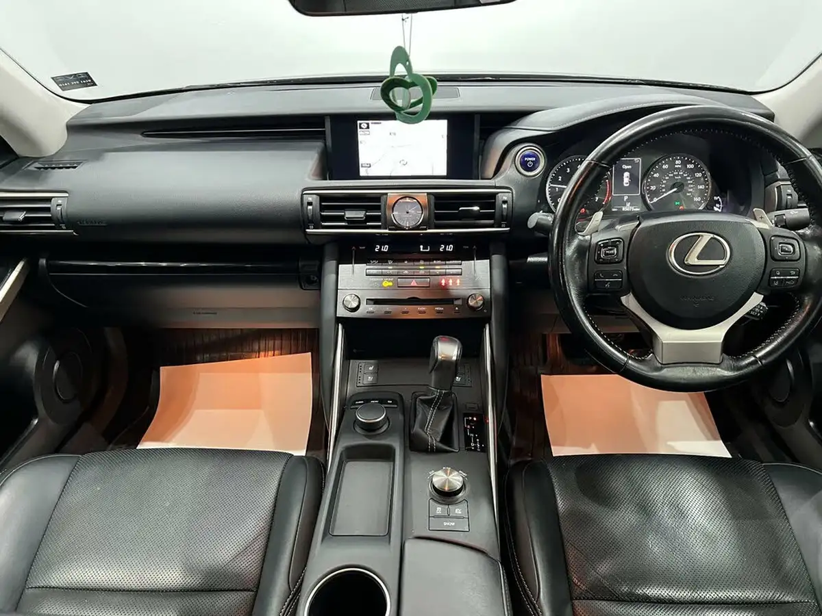 2017-lexus-is-300h-25-advance-big-20