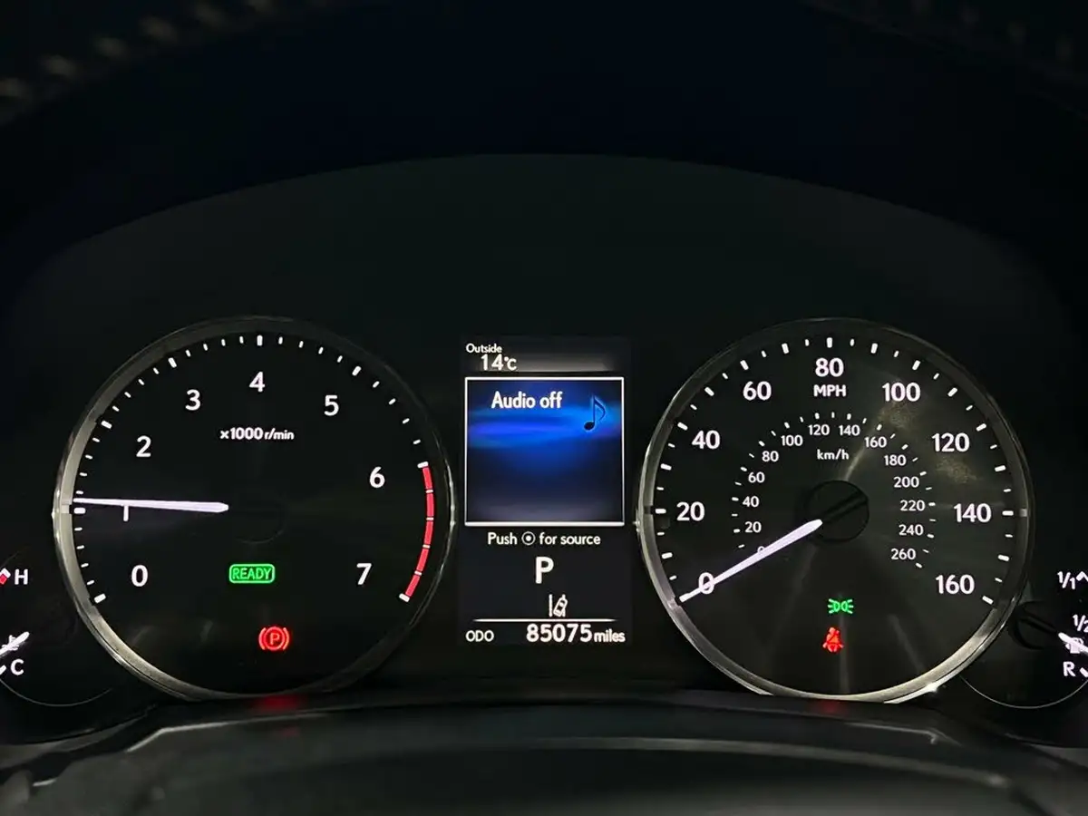 2017-lexus-is-300h-25-advance-big-42