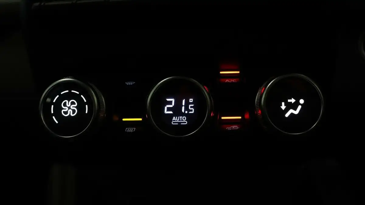 2021-renault-zoe-e-gt-line-big-11