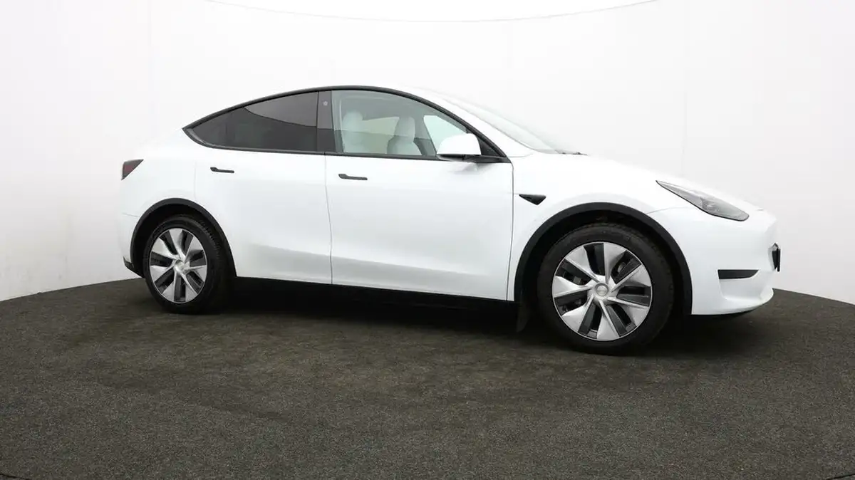 2023-tesla-model-y-e-rwd-big-37