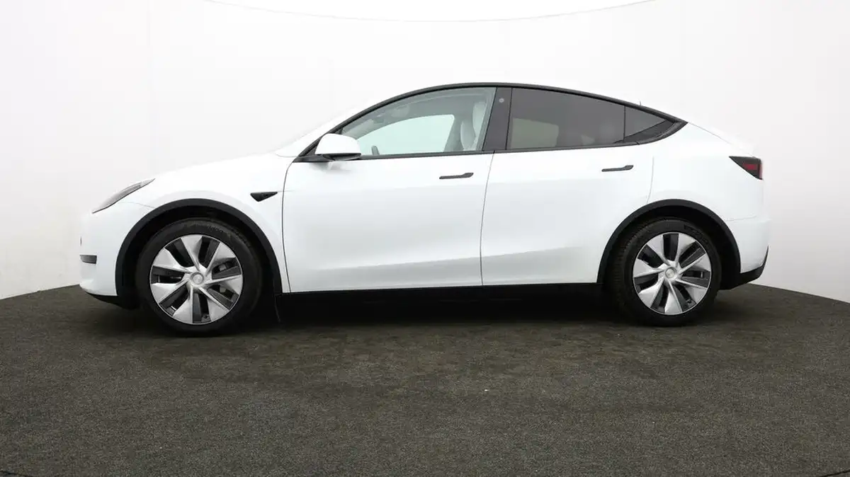 2023-tesla-model-y-e-rwd-big-61