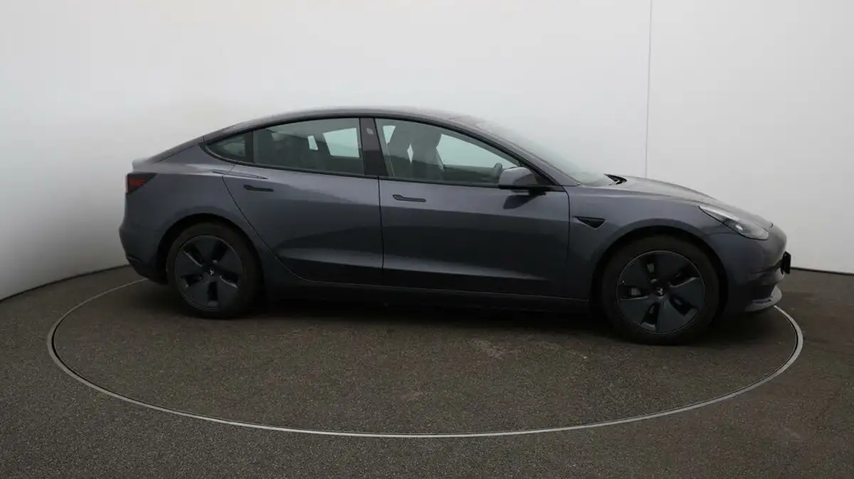 2021-tesla-model-3-e-long-range-awd-big-40