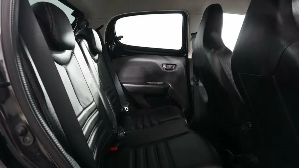 2016-peugeot-108-12-puretech-gt-line-5d-big-17