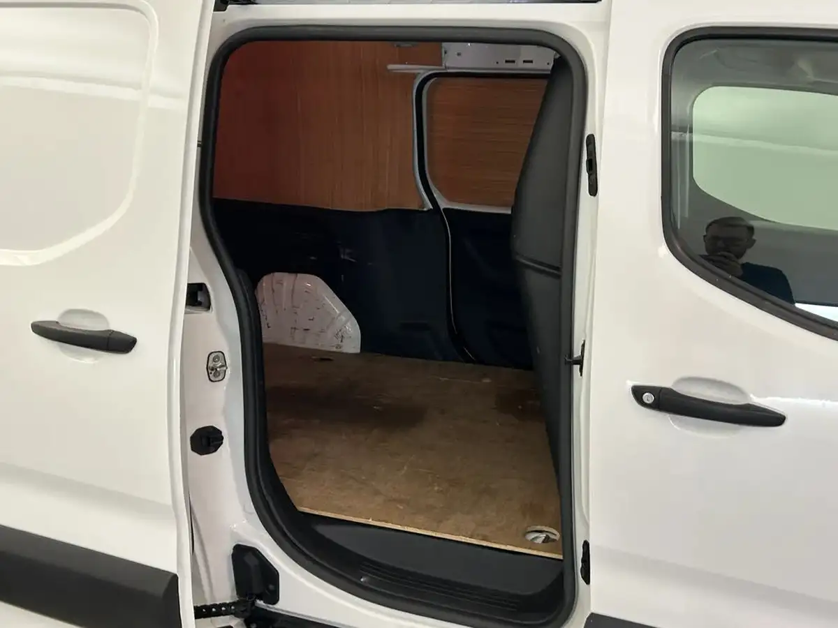 2021-vauxhall-combo-15cdti-dynamic-2300-100pseu6dt-l2h1-panel-big-11