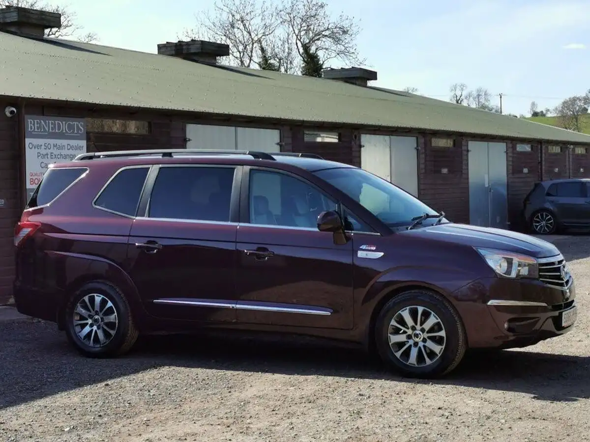 2017-kgm-ssangyong-turismo-22td-elx-big-3