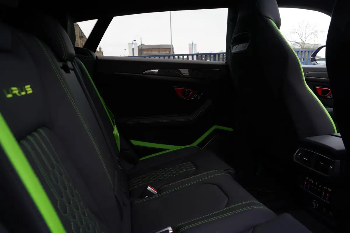 2024-lamborghini-urus-40-no-trim-big-25
