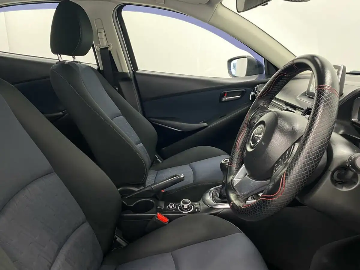 2015-mazda-mazda2-15-se-l-90ps-big-9