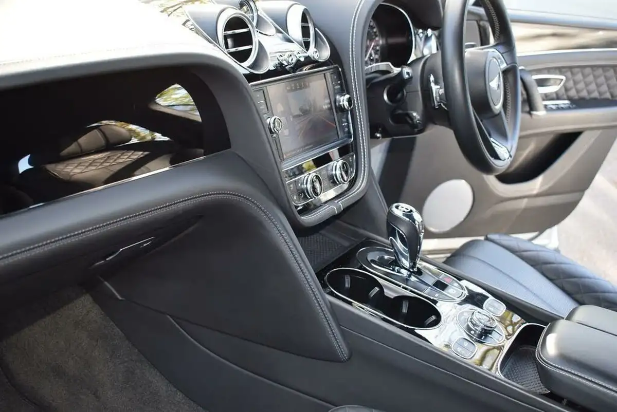 2016-bentley-bentayga-60-w12-big-3