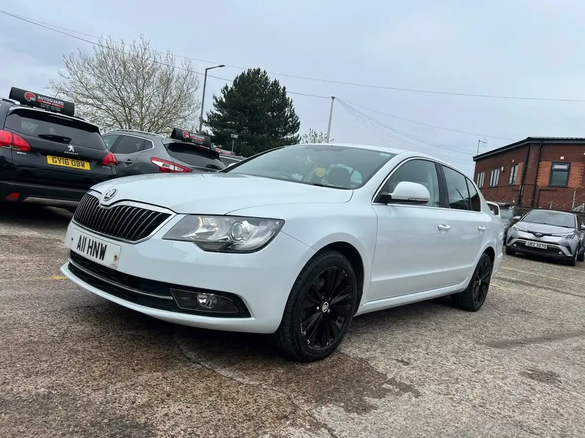 2014-skoda-superb-20tdi-black-edition-140ps-hatchback-dsg-big-15