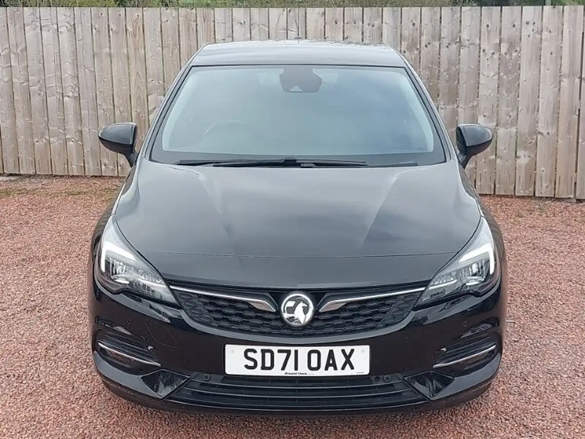 2021-vauxhall-astra-12-turbo-griffin-edition-hatchback-big-11