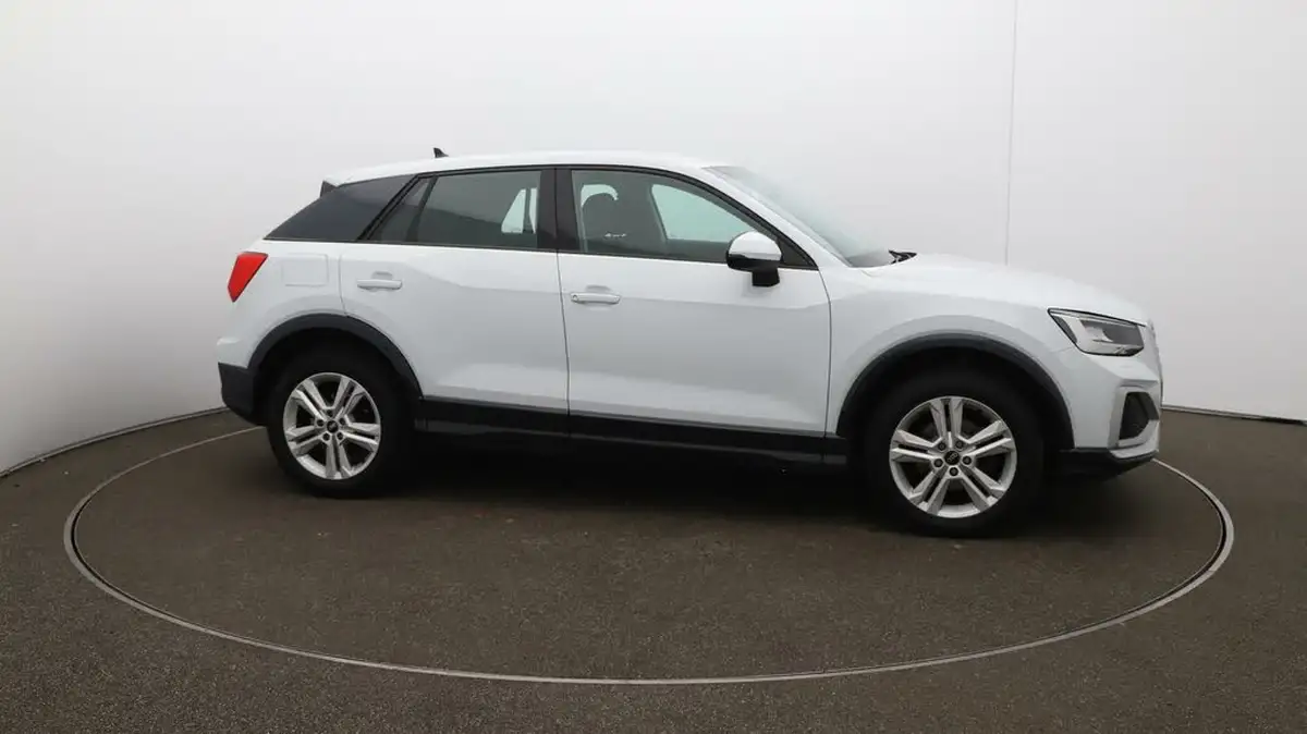 2022-audi-q2-10-30-tfsi-sport-big-39