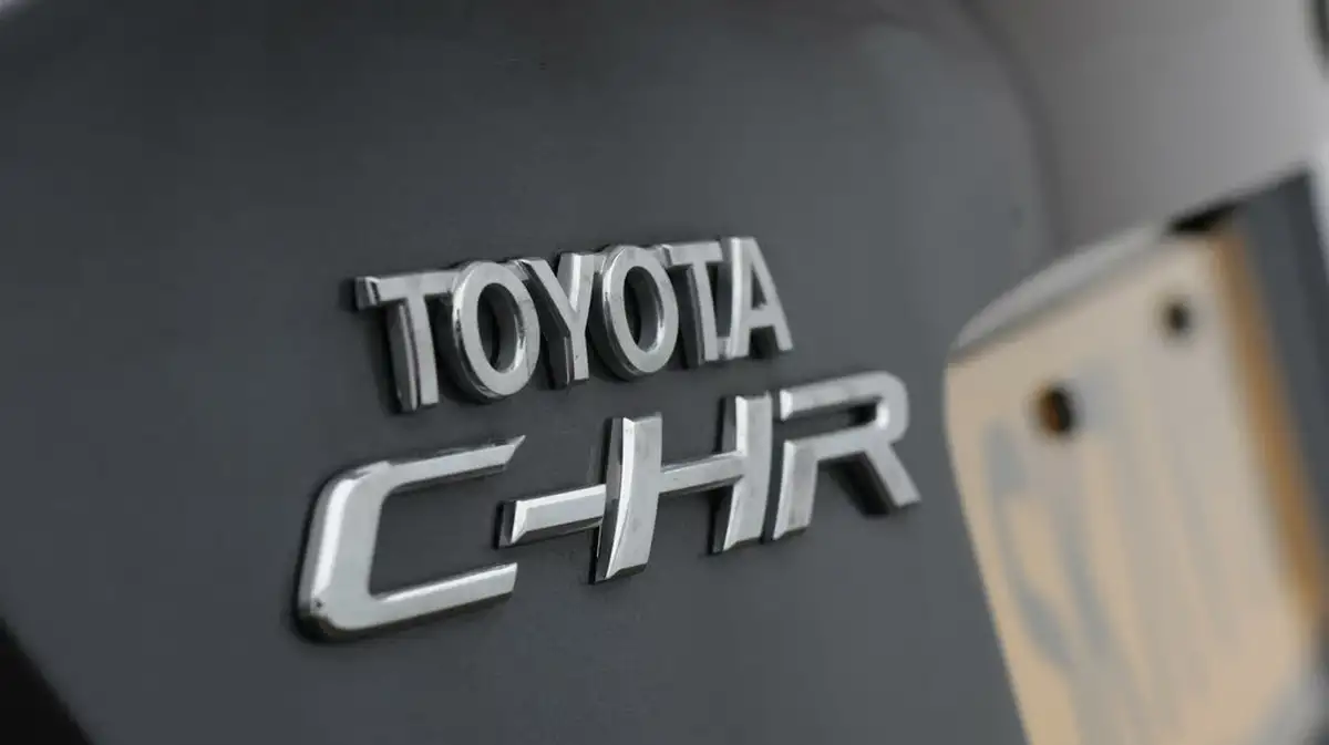 2021-toyota-c-hr-18-vvt-i-icon-big-20