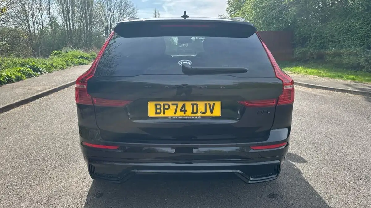 2025-volvo-xc60-20-b5-plus-black-edition-big-24