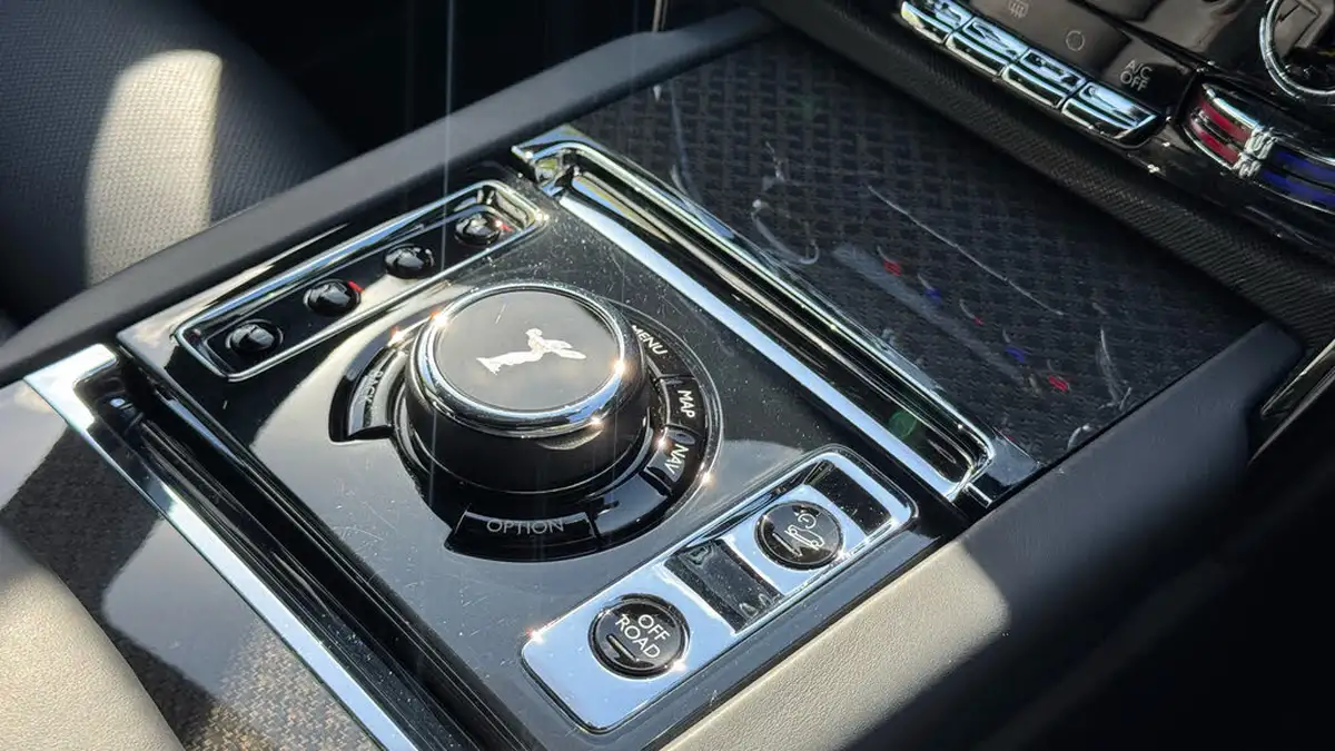 2021-rolls-royce-cullinan-675-black-badge-big-10