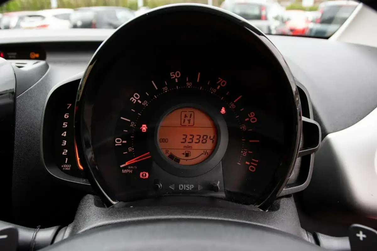 2016-citroen-c1-10-vti-flair-5d-etg-big-14