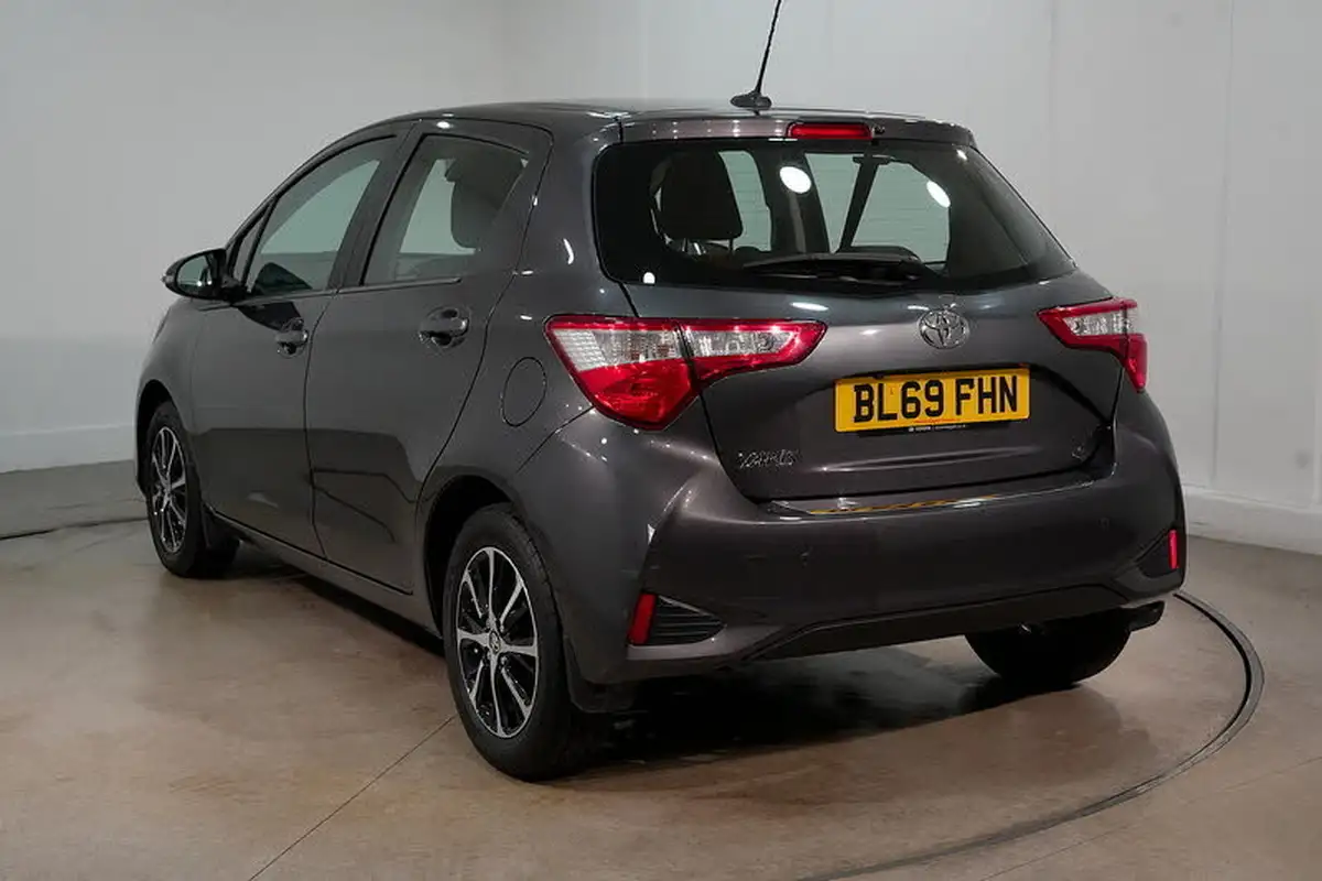 2019-toyota-yaris-15-vvt-i-icon-tech-111bhp-1496cc-big-6